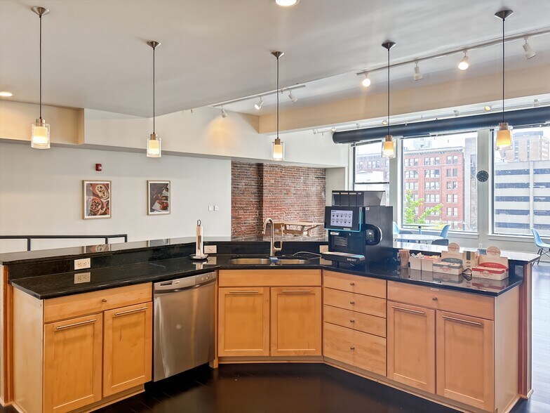 More Photos Of 22 E Washington St, Indianapolis Coworking Space