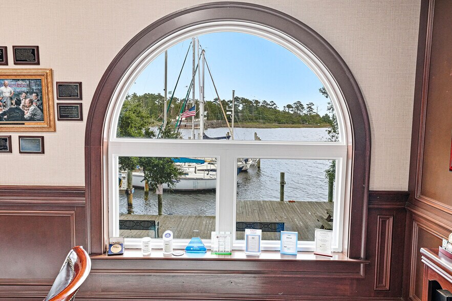 More Photos Of 207 Queen Elizabeth Ave, Manteo Storefront Retail Residential For Sale