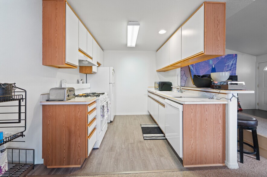 More Photos Of 2150 SW Canyon Dr, Redmond Apartments For Sale