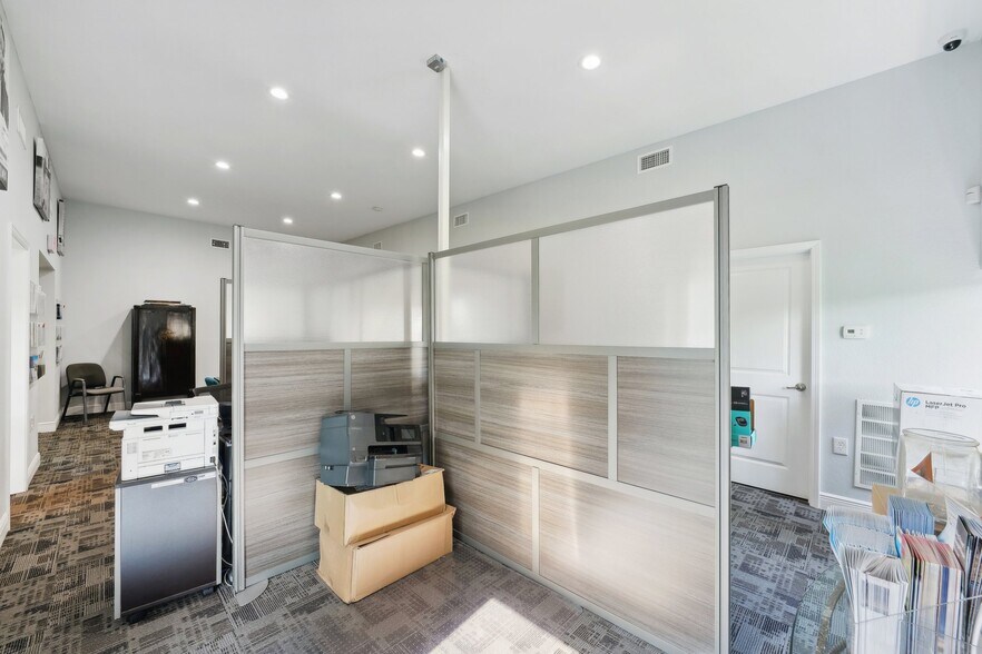 More Photos Of 3209 30th Ave S, Saint Petersburg Office For Sale