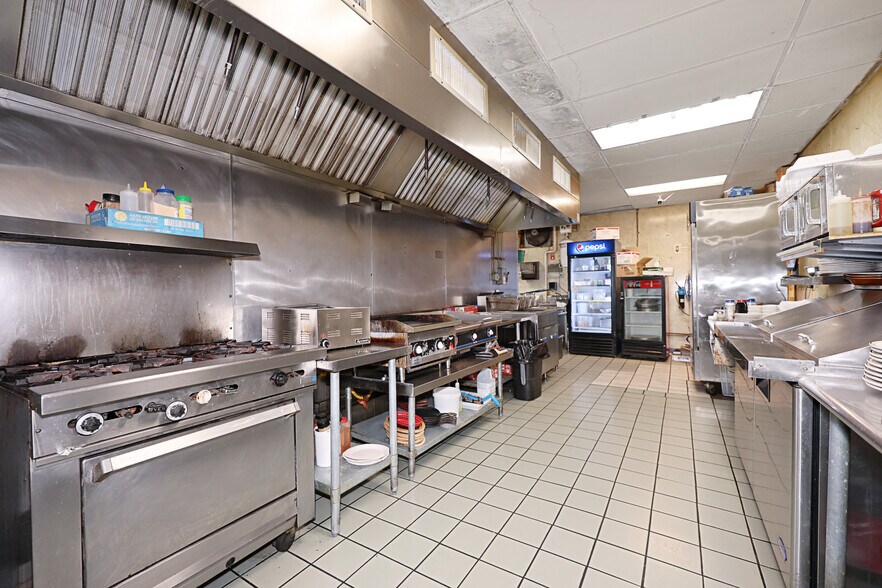 More Photos Of 128 Maple St, Manchester Restaurant For Sale