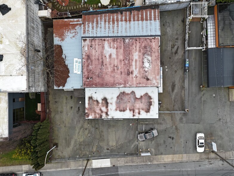 More Photos Of 2397 West Railway St, Abbotsford Auto Repair For Sale