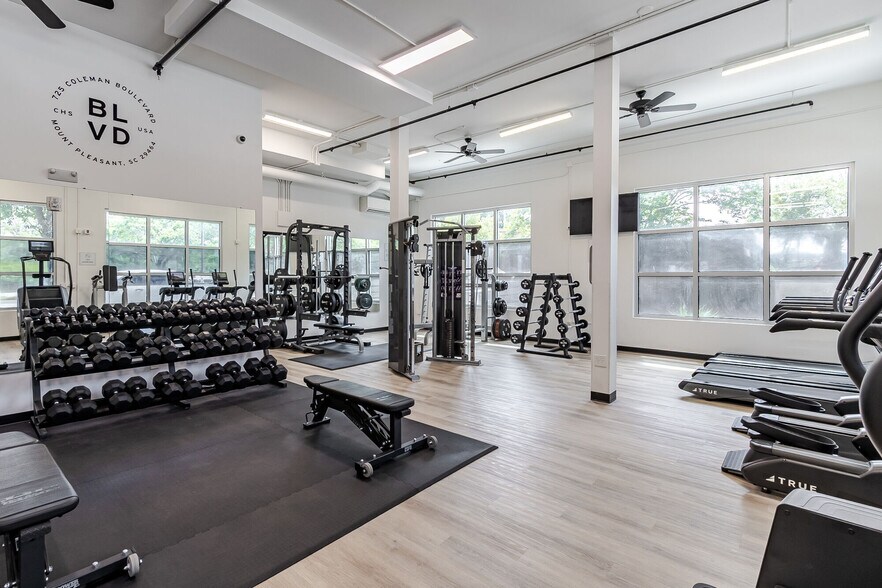 More Photos Of 725-735 Coleman Blvd, Mount Pleasant Apartments For Lease