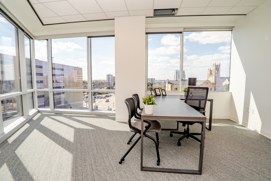 More Photos Of 600 W 6th St, Fort Worth Coworking Space