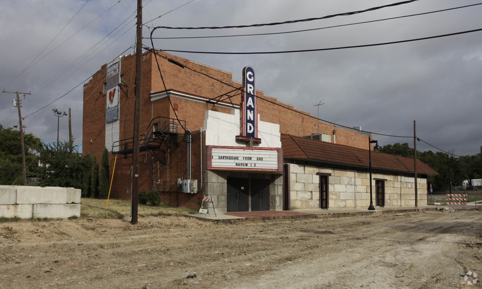 More Photos Of 1100 Fabons St, Fort Worth Religious Facility For Sale