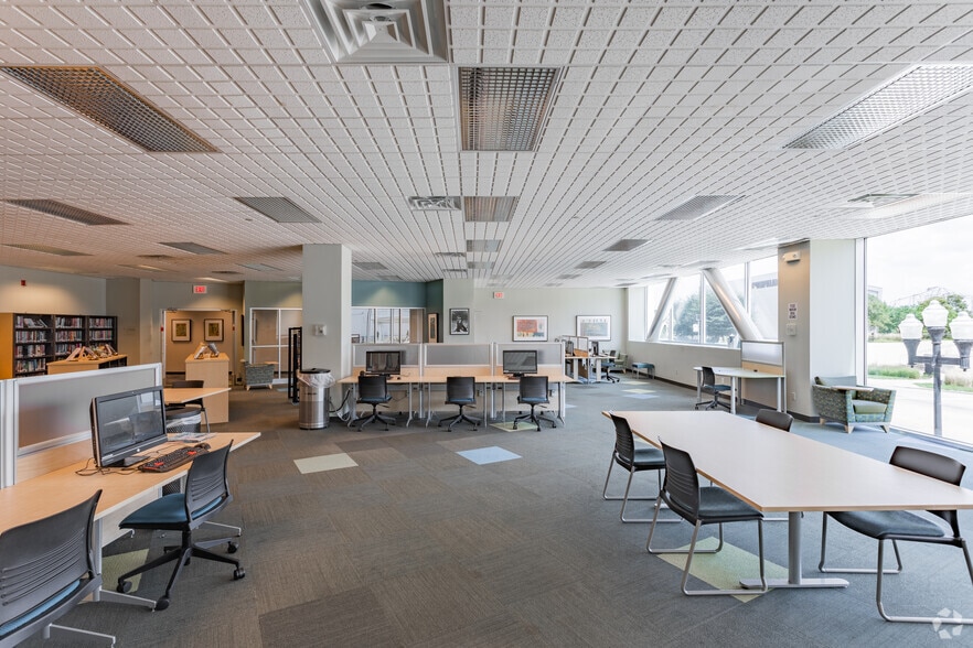More Photos Of 211 Fulton St, Peoria Office For Lease
