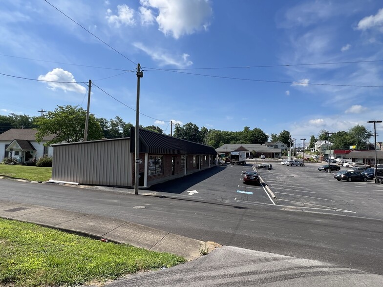 More Photos Of 523 E Main st, Scottsville General Retail For Sale