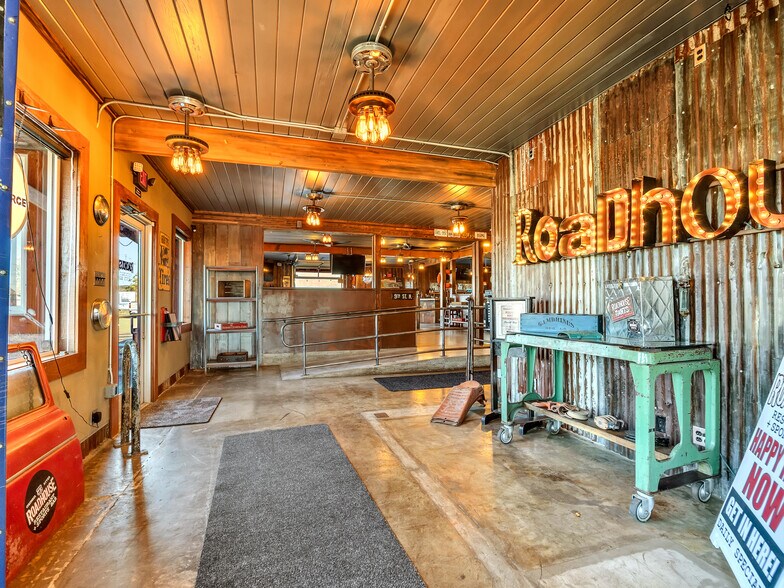 More Photos Of 780 US-101, Chinook Restaurant For Sale