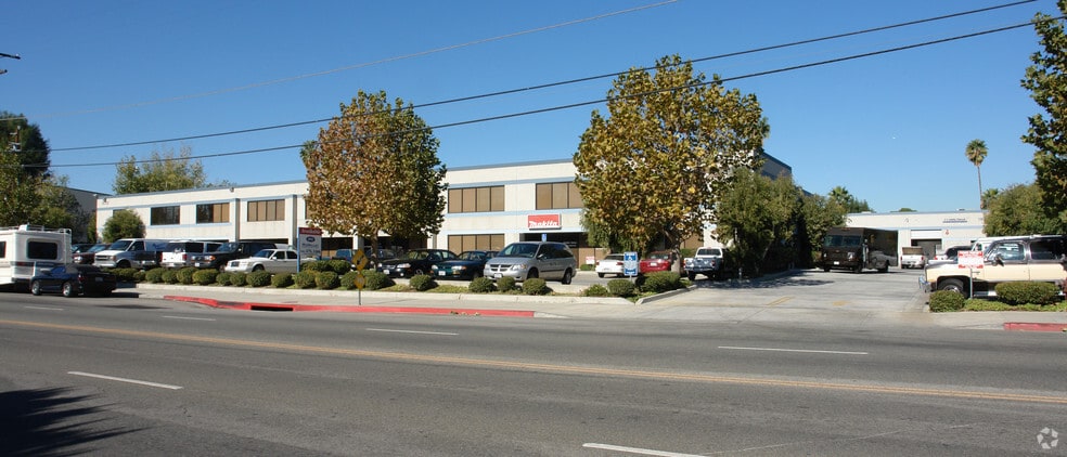 More Photos Of 16735-16745 Saticoy St, Van Nuys Service For Lease