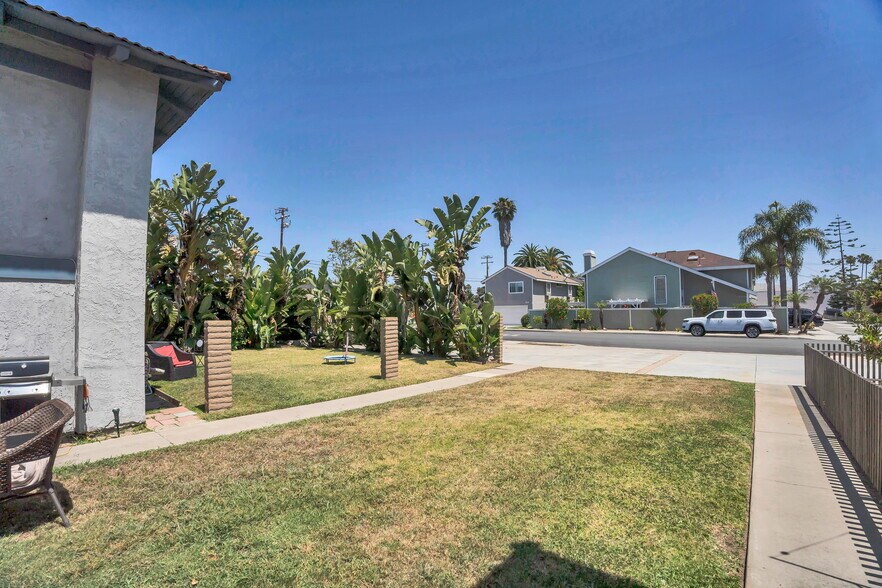 More Photos Of 203 Ogle St, Costa Mesa Multifamily For Sale