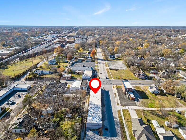 More Photos Of 1920 N National Ave, Springfield Warehouse For Lease