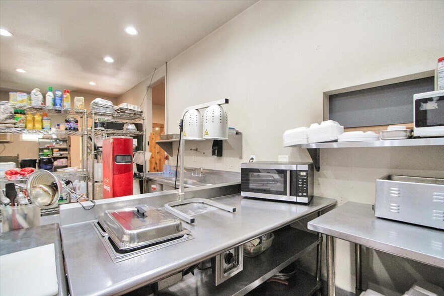 More Photos Of 3710 Waterwood Pass, Elmendorf Restaurant For Sale