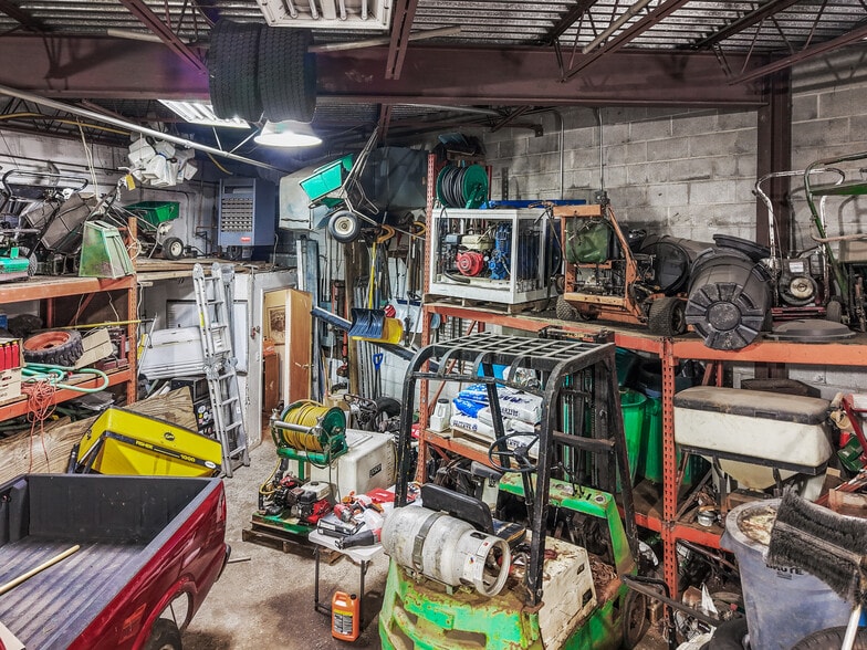 More Photos Of 55 Poplar St, Stamford Light Distribution For Sale