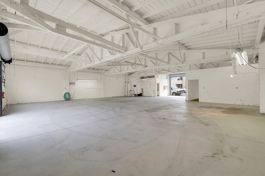 More Photos Of 2860 38th Ave, Oakland Auto Repair For Sale