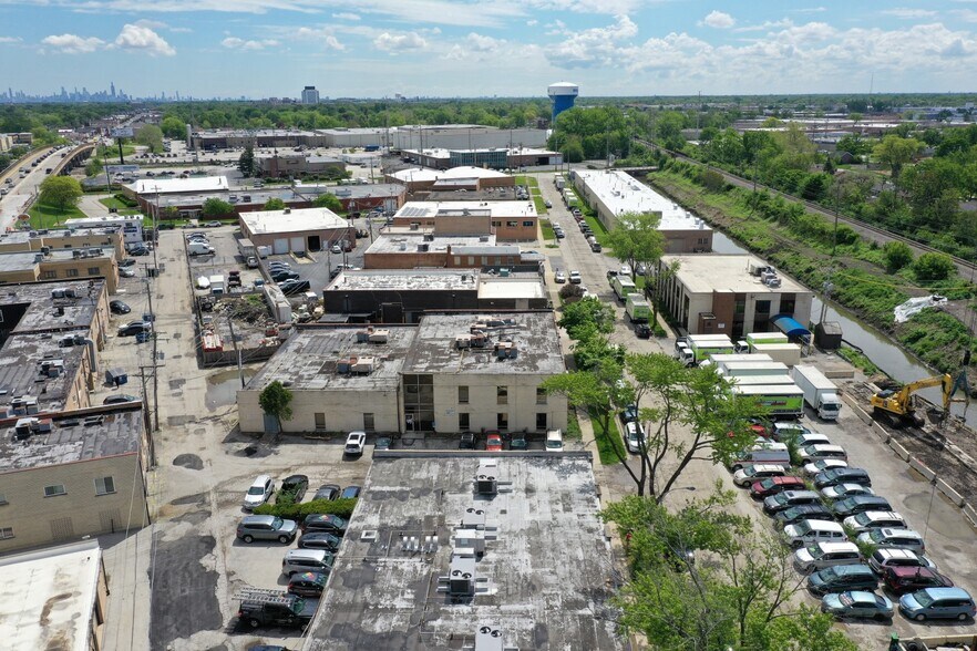 More Photos Of 9914 W Derby Ln, Westchester Flex For Sale