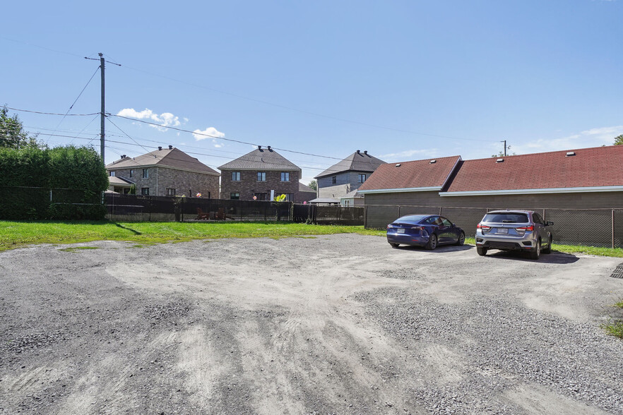 More Photos Of 536 Rue Principale, Laval Freestanding For Sale