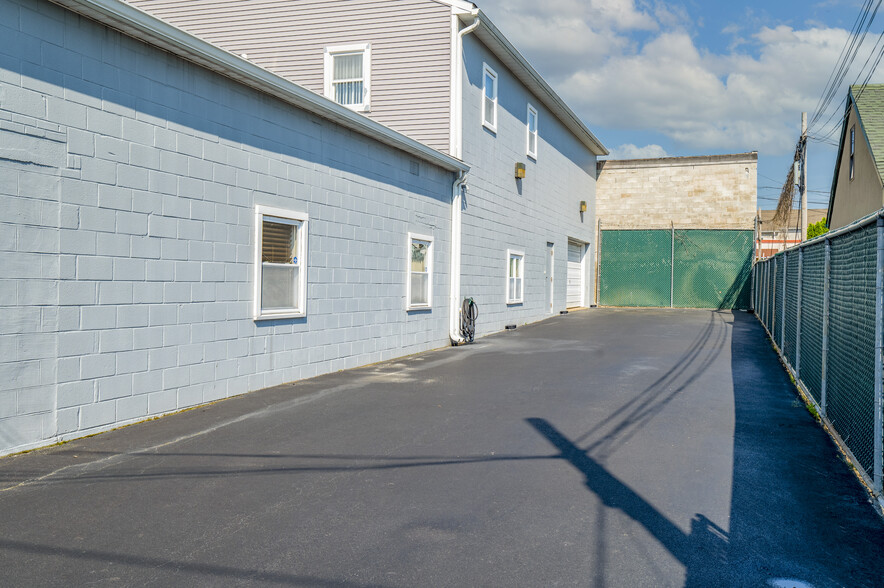 More Photos Of 101 N Gray Ave, Wilmington Medical For Sale