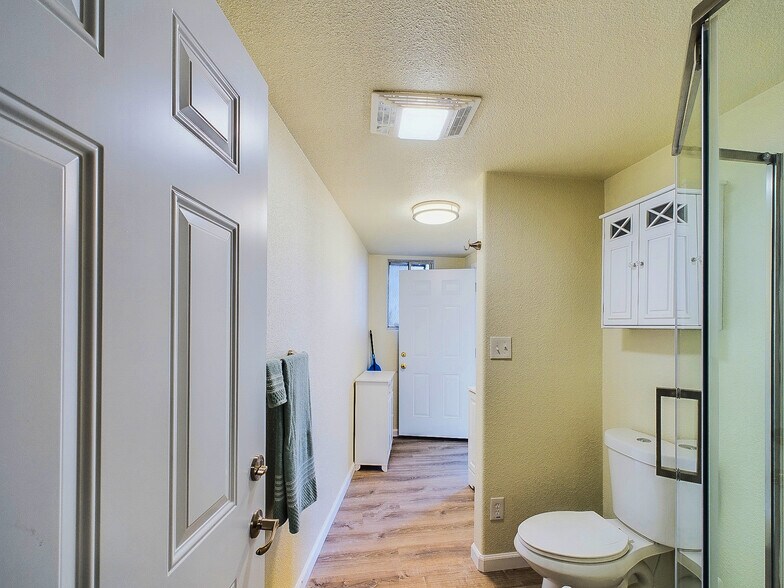 More Photos Of 14420 Lakeshore Dr, Clearlake Office For Sale