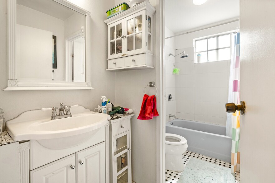 More Photos Of 960 Micheltorena St, Los Angeles Apartments For Sale