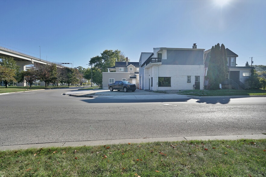 More Photos Of 1026 State St, Port Huron Freestanding For Sale