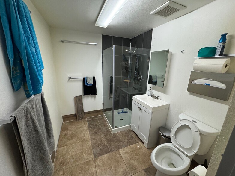 More Photos Of 1940 Union St, Oakland Warehouse For Lease