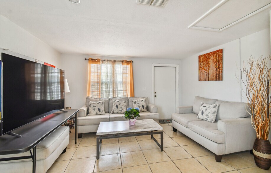 More Photos Of 4507-4517 E Giddens Ave, Tampa Multifamily For Sale