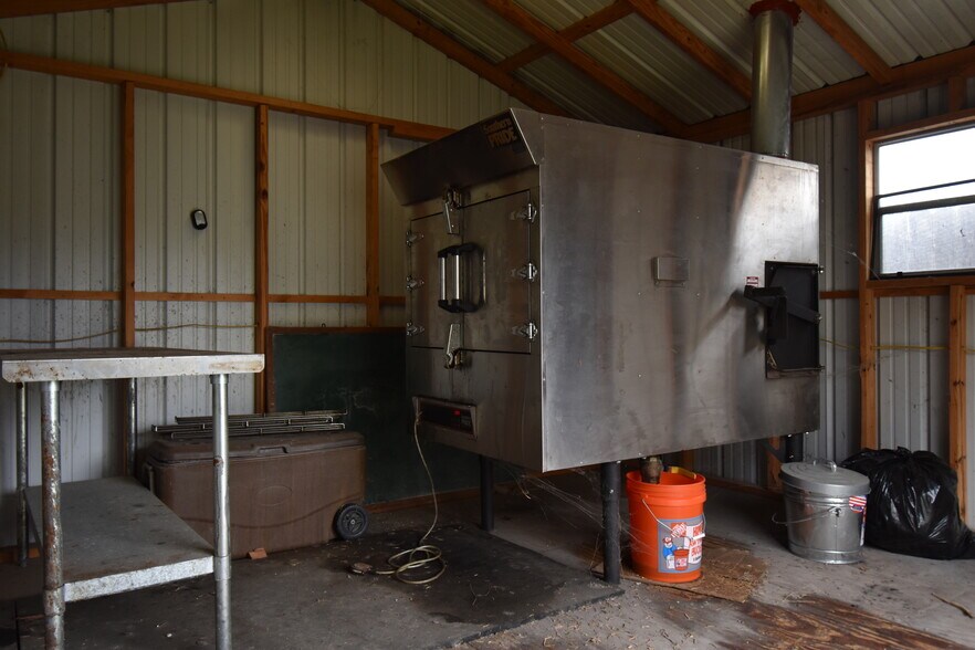 More Photos Of 217 Second St, Agua Dulce General Retail For Sale