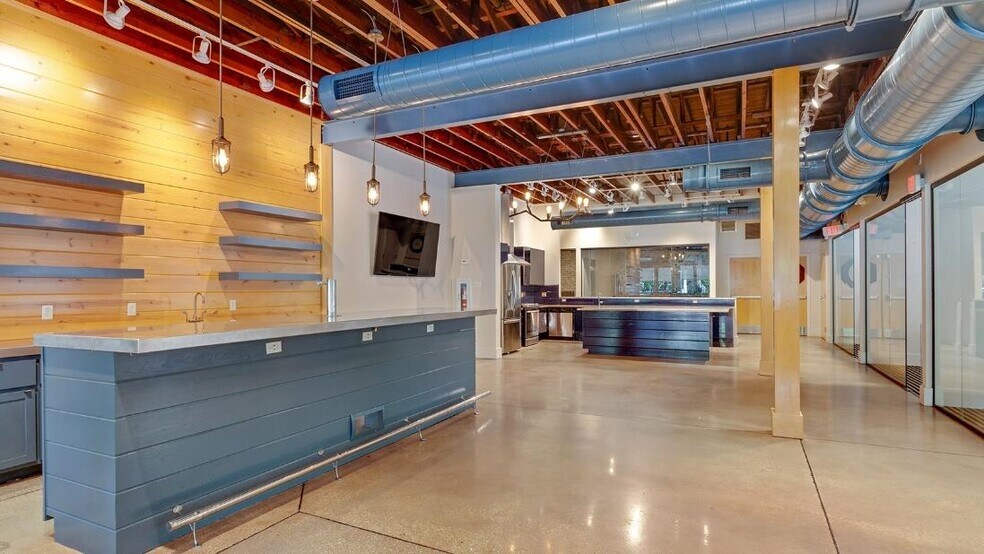 More Photos Of 1240 Camp St, New Orleans Storefront Retail Office For Sale