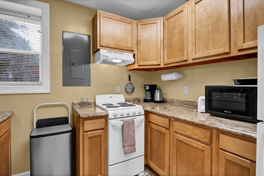 More Photos Of 2020 Princess Place Dr, Wilmington Freestanding For Sale