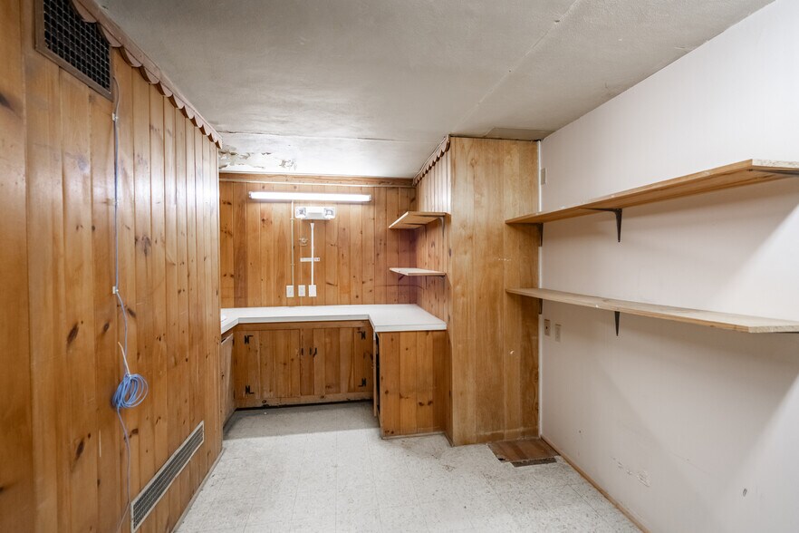 More Photos Of 1105 Monroe St, Endicott Office For Sale