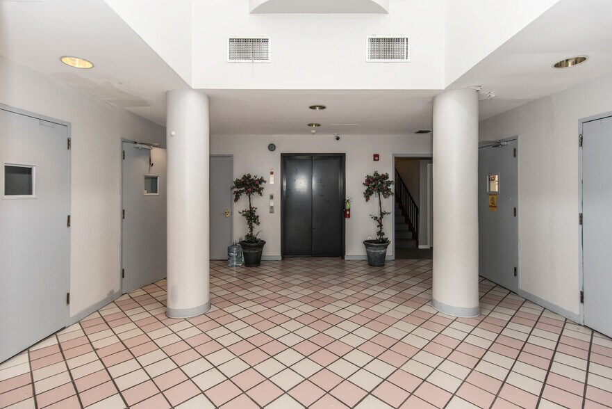 More Photos Of 6044-6052 Castor Ave, Philadelphia Medical For Sale