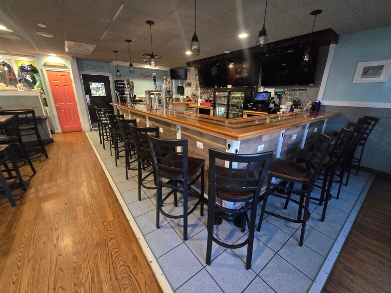 More Photos Of 48 School St, Lincoln Restaurant For Sale