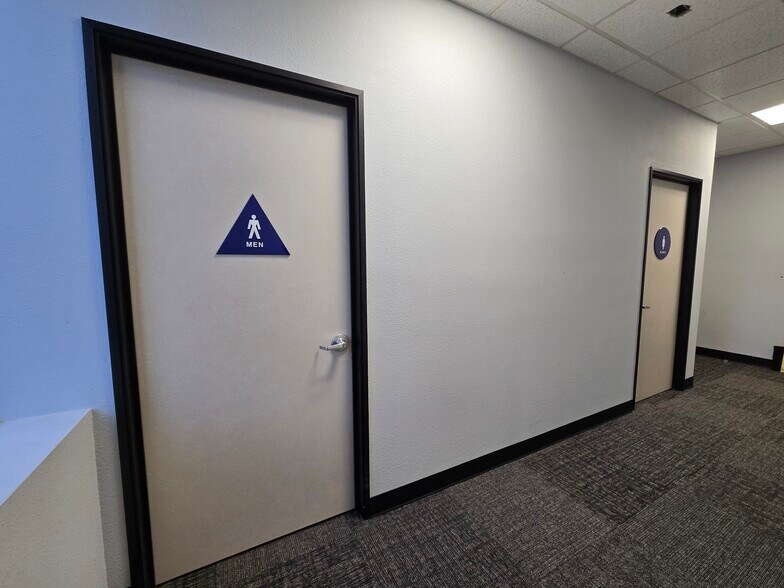 More Photos Of 21540-21622 Plummer St, Chatsworth Office For Lease