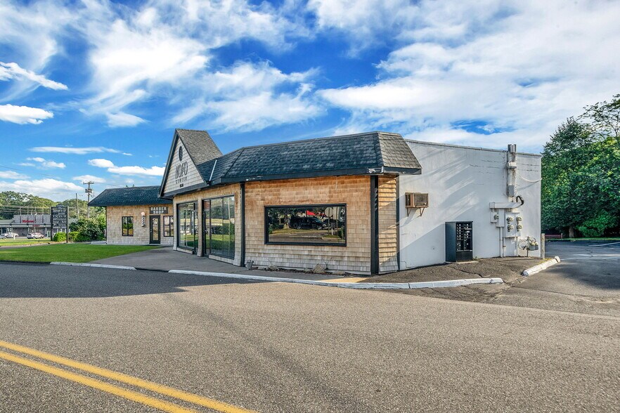 More Photos Of 10200 Main Rd, Mattituck Medical For Lease