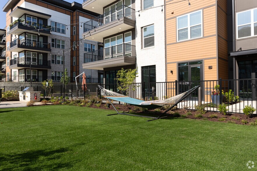 More Photos Of 930 W Mallard Creek Church Rd, Charlotte Apartments For Lease