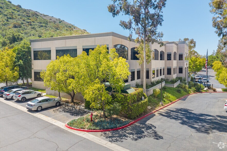 More Photos Of 31248 Oak Crest Dr, Westlake Village Office For Lease