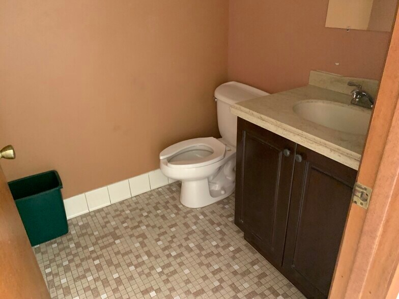 More Photos Of 4610 Femrite Dr, Madison Warehouse For Lease