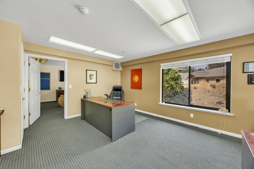 More Photos Of 1035-1043 Sutton Way, Grass Valley Office For Sale