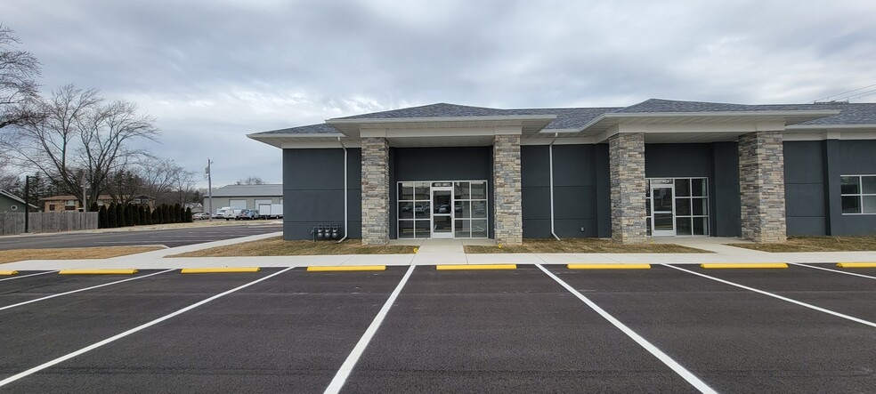 More Photos Of 13212 Wicker Ave, Cedar Lake Office For Lease