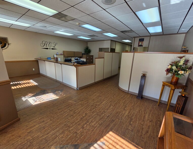 More Photos Of 204 S Washington St, Mc Leansboro Office For Sale