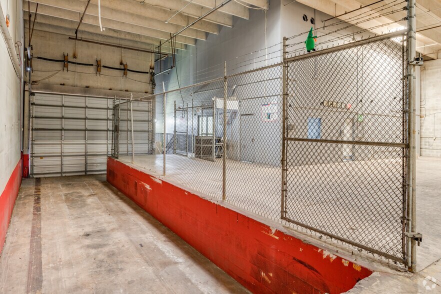 More Photos Of 5240-5260 NW 167th St, Hialeah Warehouse For Lease