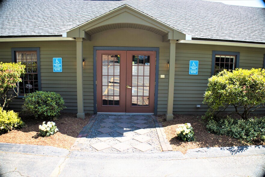 More Photos Of 348 Boston Post Rd, Sudbury Storefront Retail Office For Sale