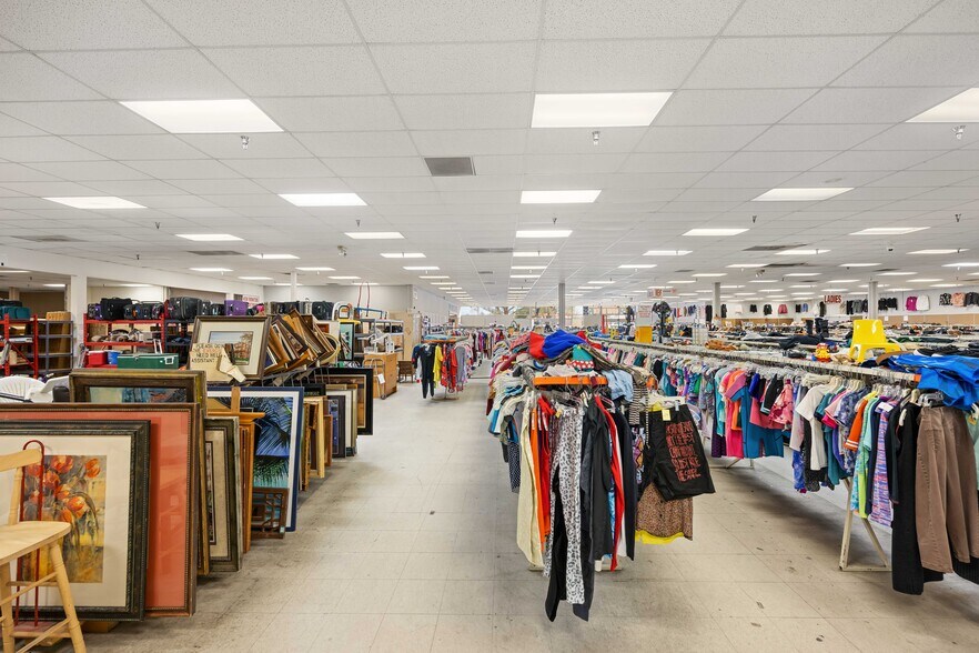 More Photos Of 44201-44247 N 10th St W, Lancaster Unknown For Lease