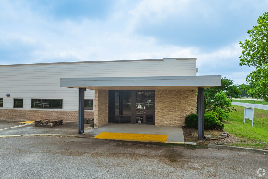 More Photos Of 2596 Interstate 55, Marion Medical For Sale