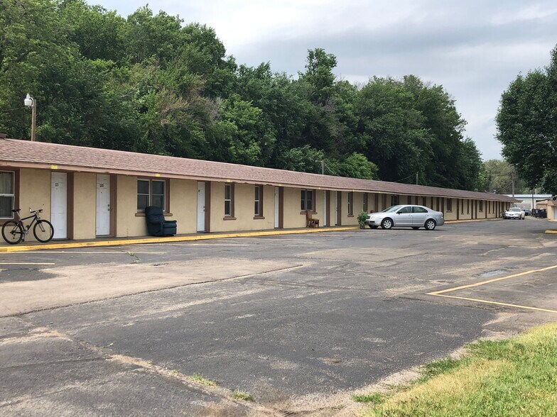 More Photos Of 820 S Washington St, Junction City Hotel For Sale
