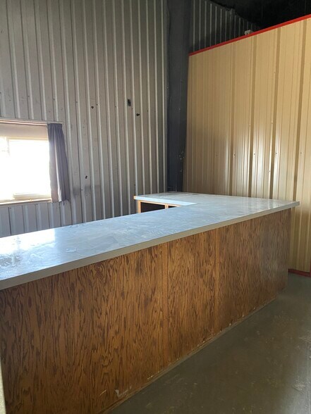 More Photos Of 9 Farm to Market 652, Orla Showroom For Lease