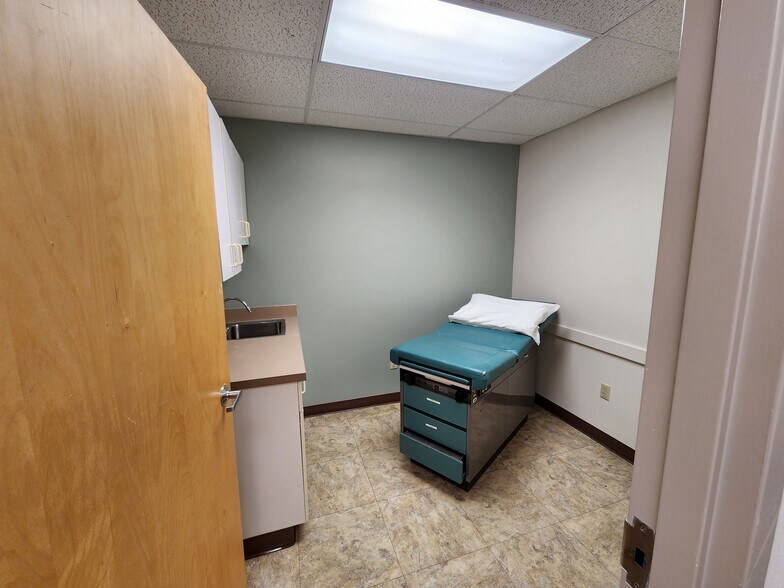 More Photos Of 16 Church St, Dallas Medical For Lease