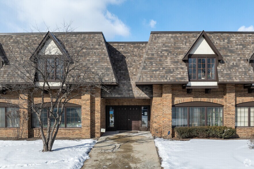 More Photos Of 28045 N Ashley Cir, Libertyville Light Distribution For Sale