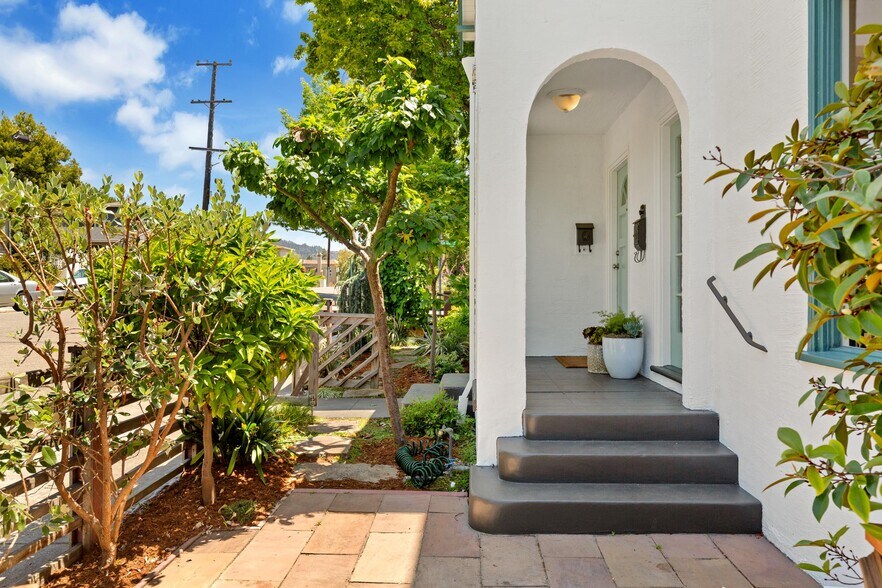 More Photos Of 1539 E 38th St, Oakland Apartments For Sale