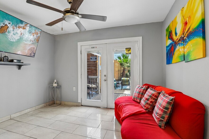 More Photos Of 421 Howard St, San Antonio Hospitality For Sale